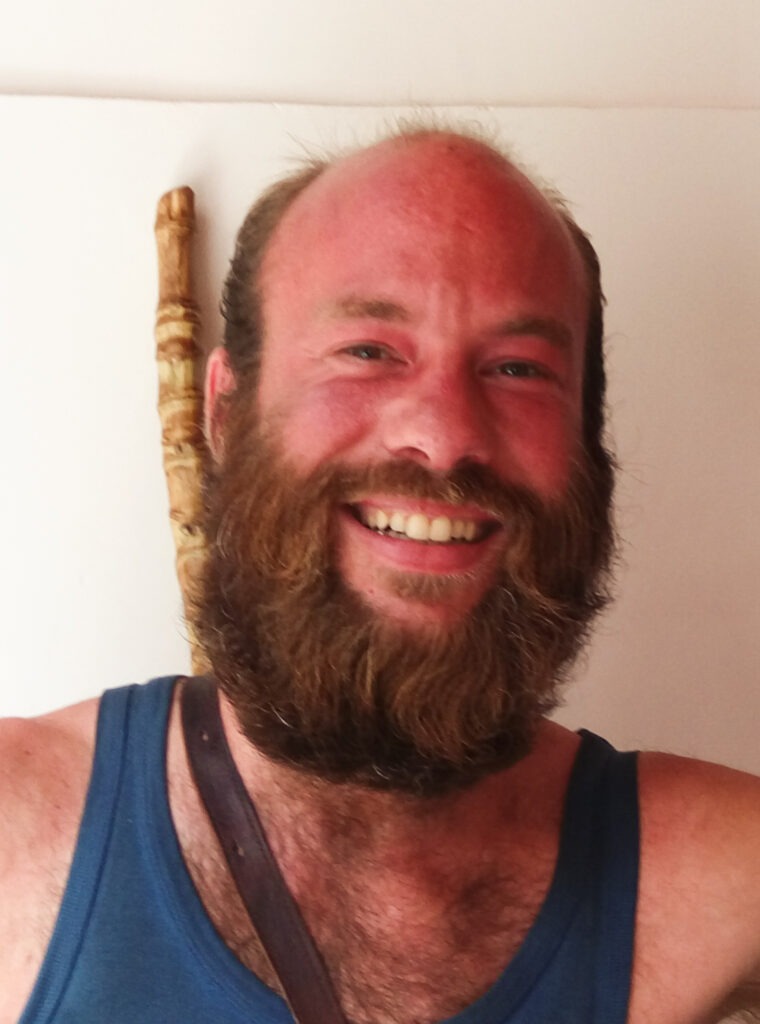 Michael Wulf mit langem Bart nach 3 Jahren im Schwarzwald