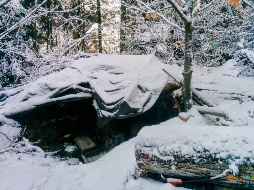 Shelter im Winter - 3 Jahre im Wald